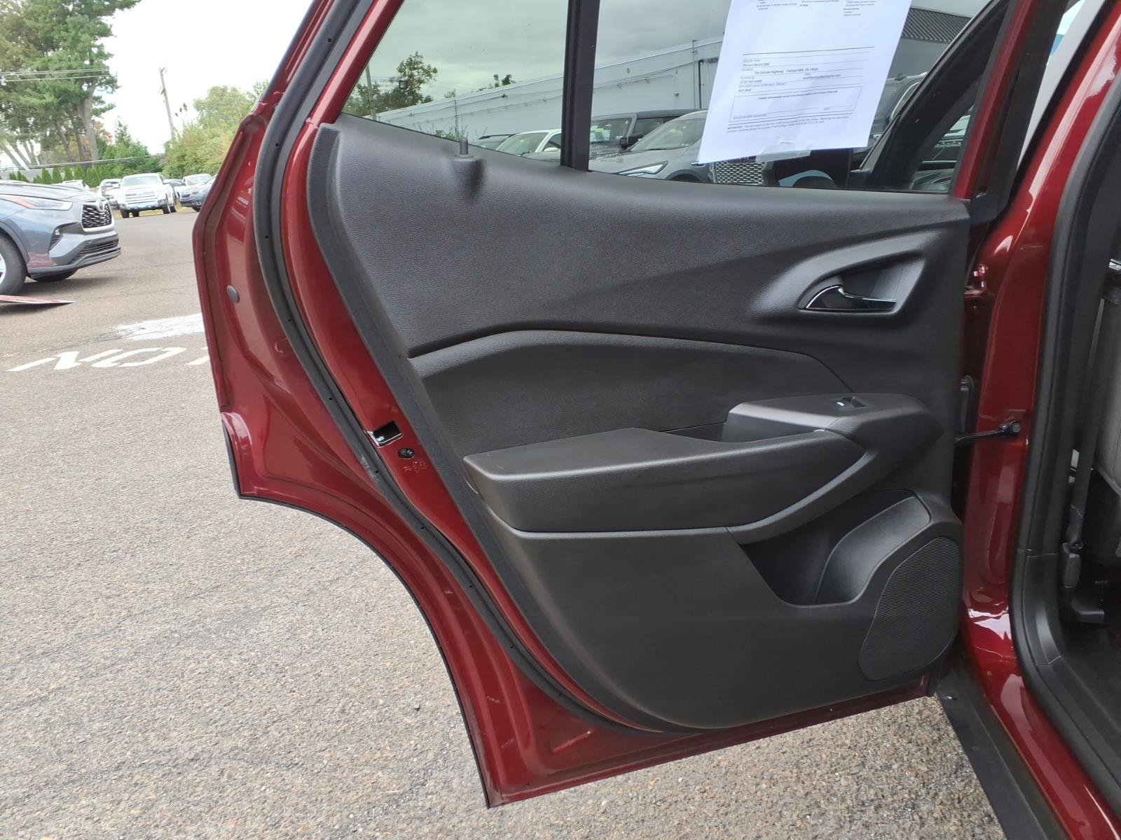 Used 2024 Chevrolet Trax ACTIV w/ Sunroof Package FWD image 21