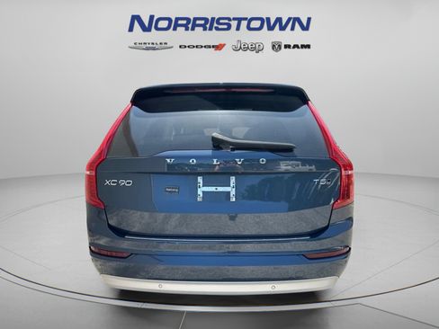 Used 2022 Volvo XC90 T5 Momentum w/ Climate Package AWD/4WD image 5