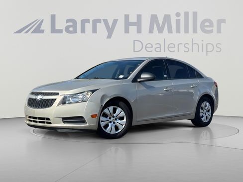 Used 2013 Chevrolet Cruze LS FWD image 1