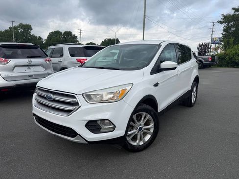 Used 2017 Ford Escape SE AWD/4WD image 1