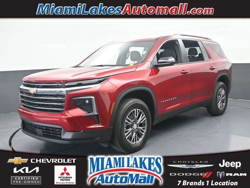 Used 2024 Chevrolet Traverse LT image 1