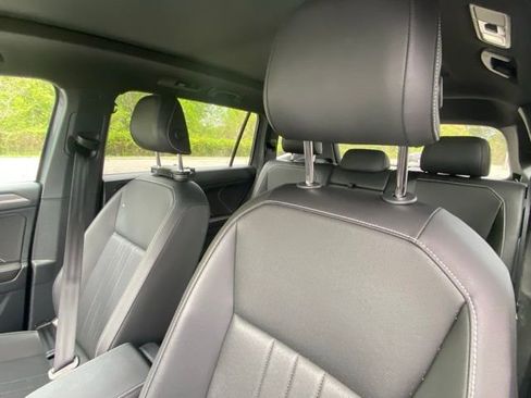 Used 2024 Volkswagen Tiguan SE R-Line image 5