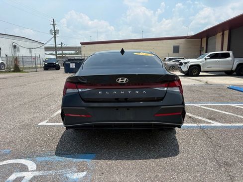 Used 2024 Hyundai Elantra SEL FWD image 4