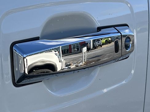 Used 2022 Nissan Titan Platinum Reserve w/ Moonroof Package image 11