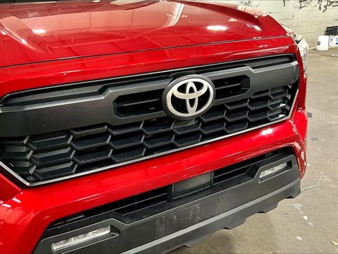 Used 2024 Toyota Tacoma TRD Off-Road image 30