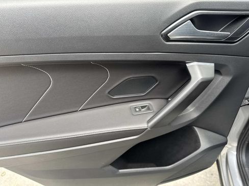 Certified 2023 Volkswagen Tiguan SE R-Line FWD image 9