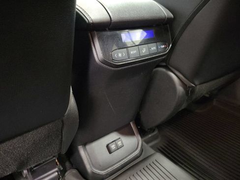 Used 2020 Toyota Highlander XLE AWD/4WD image 31