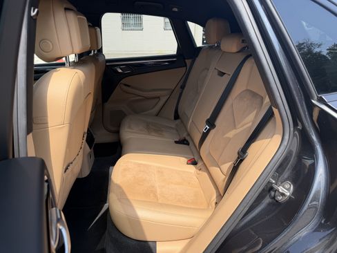 Used 2018 Porsche Macan AWD/4WD image 12