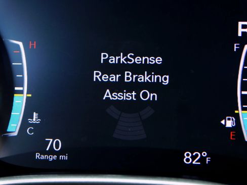 Used 2024 Chrysler Pacifica Touring-L FWD image 27