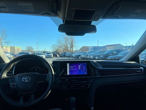 Used 2025 Toyota Camry LE image 32