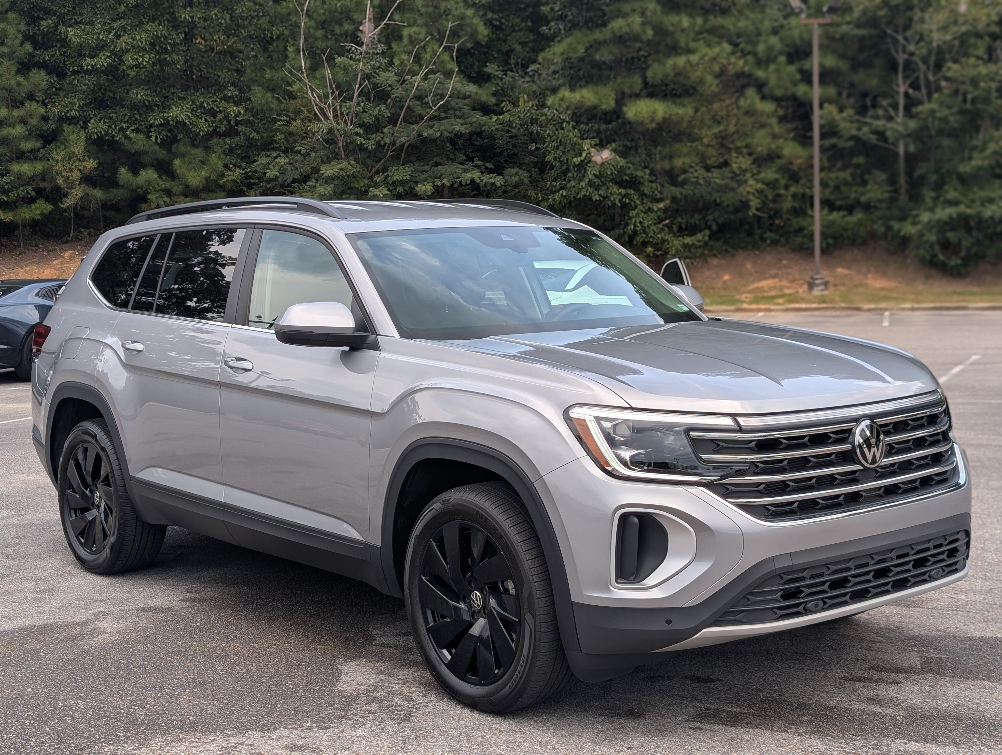 Used 2026 Volkswagen Atlas SE w/ Black Wheel Package FWD image 11