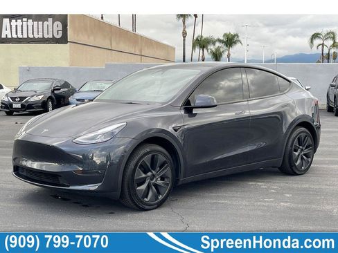 Used 2024 Tesla Model Y Standard Range image 1