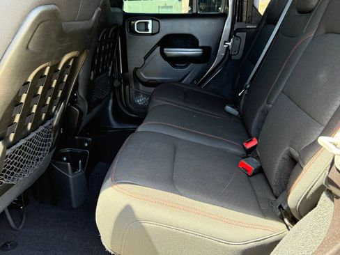 Used 2018 Jeep Wrangler Unlimited Rubicon AWD/4WD image 39