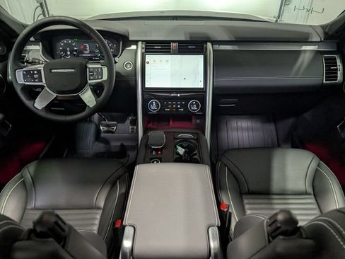 Used 2024 Land Rover Discovery Dynamic SE AWD/4WD image 13
