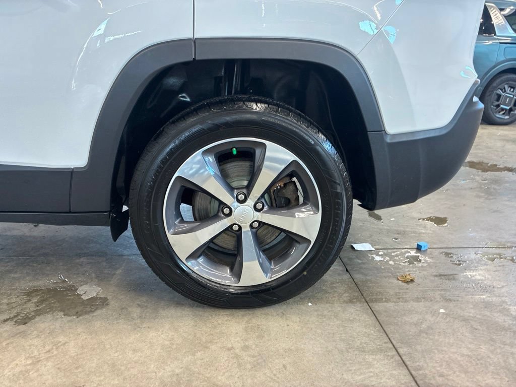 Used 2019 Jeep Cherokee Limited AWD/4WD image 30