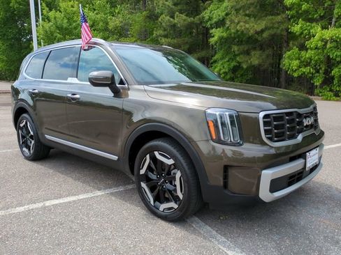 Used 2025 Kia Telluride S FWD image 2