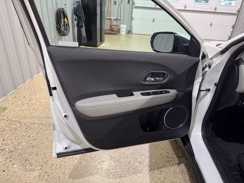 Used 2022 Honda HR-V EX image 9