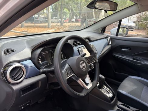 Used 2025 Nissan Versa SV image 30