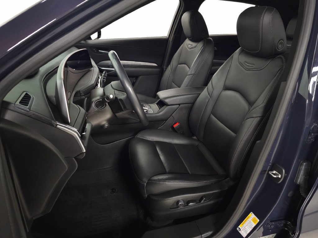 Used 2024 Cadillac XT4 Premium Luxury w/ Technology Package FWD image 15
