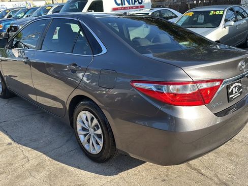Used 2016 Toyota Camry LE image 5
