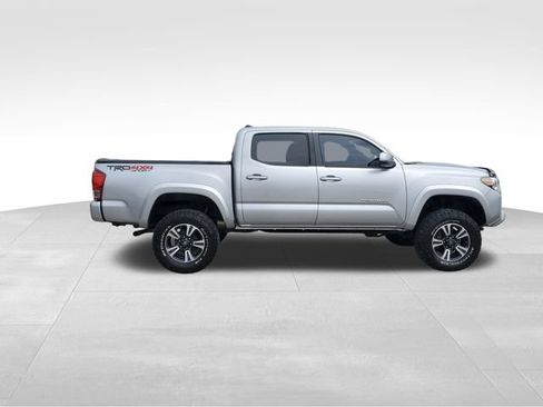 Used 2016 Toyota Tacoma TRD Sport w/ Towing Package AWD/4WD image 3