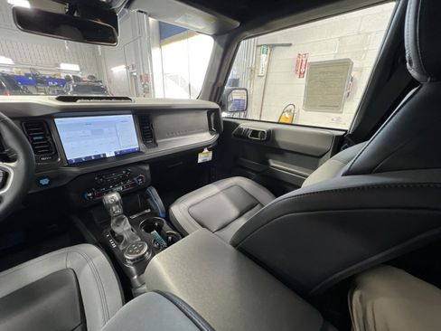 New 2024 Ford Bronco Black Diamond w/ Sasquatch Package image 5