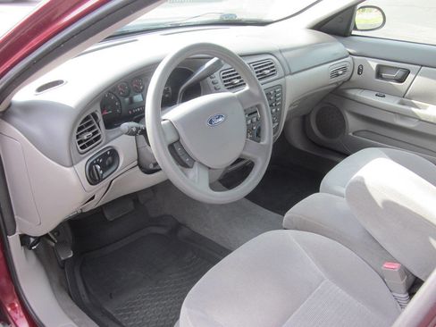 Used 2005 Ford Taurus SE image 9