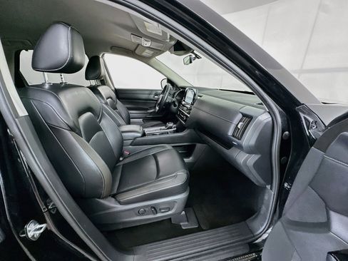 Used 2023 Nissan Pathfinder SL w/ Black Appearance Package FWD image 33