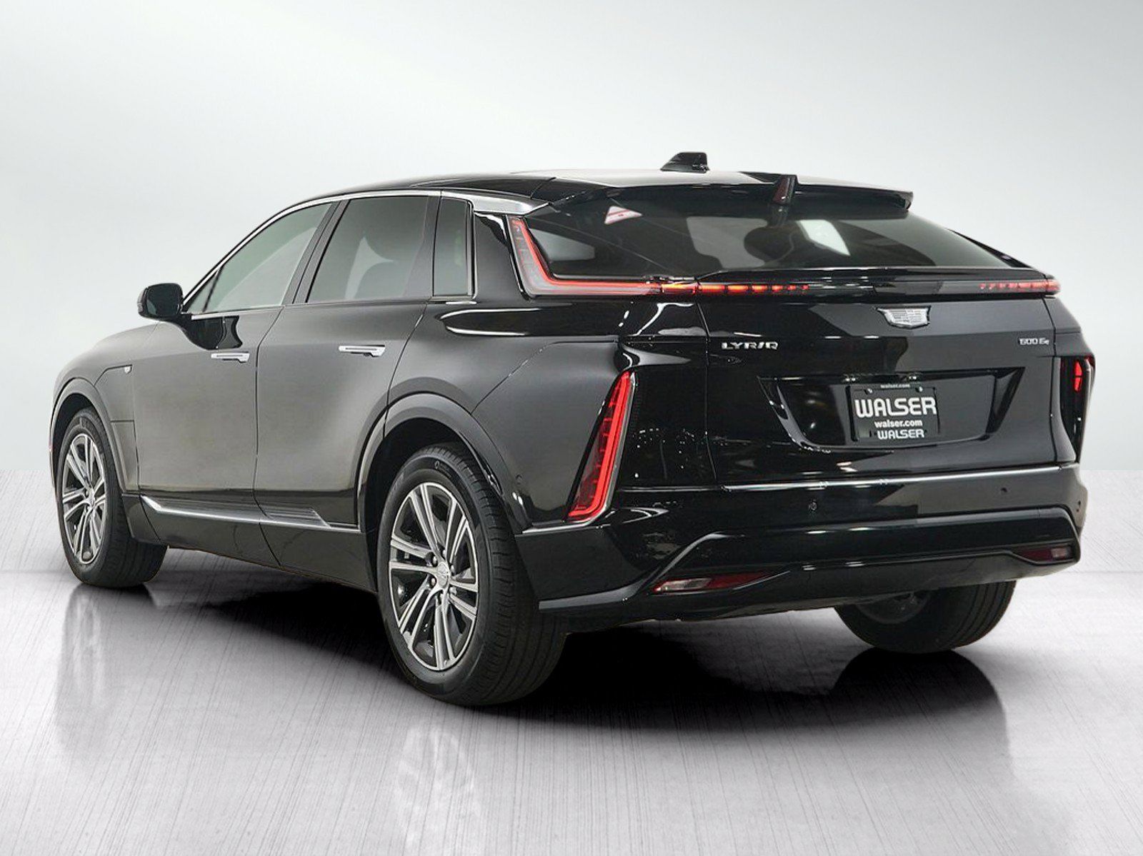 Used 2025 Cadillac Lyriq Luxury w/ LPO, Floor Liner Package AWD/4WD image 3