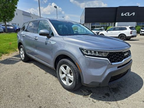 Certified 2022 Kia Sorento LX AWD/4WD image 1