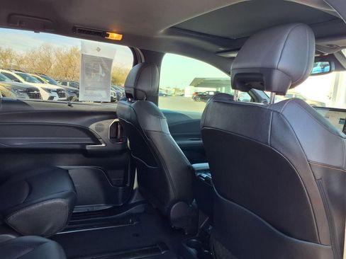 Used 2024 Toyota Sienna XLE Woodland Edition image 24