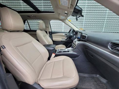 Used 2021 Ford Explorer XLT w/ Equipment Group 202A AWD/4WD image 25