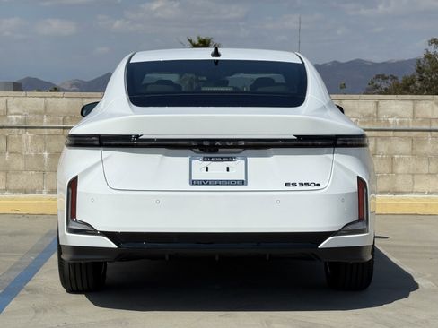New 2026 Lexus ES 350e FWD image 10