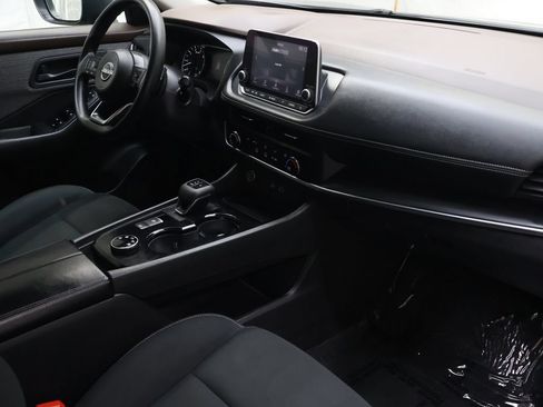 Used 2023 Nissan Rogue S AWD/4WD image 10