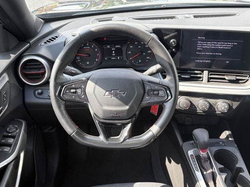 Used 2025 Chevrolet Trax RS w/ Driver Confidence Package FWD image 7