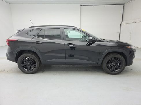 Used 2025 Chevrolet Trax ACTIV FWD image 9