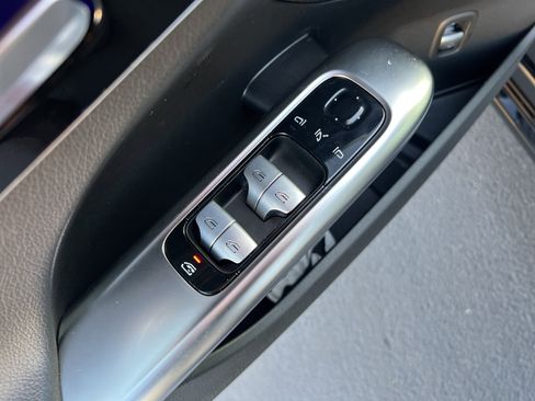 Used 2025 Mercedes-Benz C 300 Sedan image 15