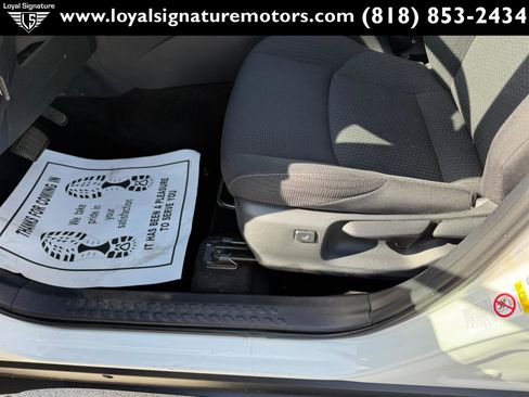 Used 2018 Toyota C-HR XLE image 19