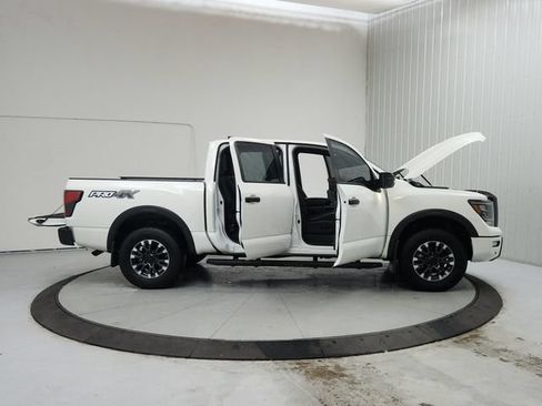 Used 2024 Nissan Titan PRO-4X w/ Pro-4x Convenience Package AWD/4WD image 16