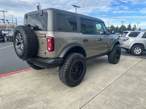 Used 2025 Ford Bronco Badlands image 4