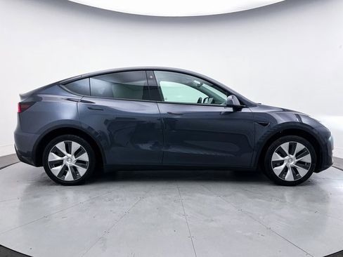 Used 2021 Tesla Model Y Long Range image 18