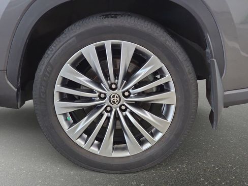 Used 2021 Toyota Highlander Platinum AWD/4WD image 32