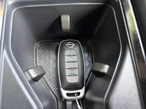 Used 2025 Nissan Pathfinder SV FWD image 21