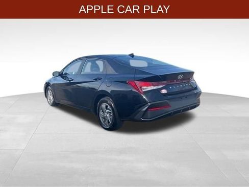 Used 2025 Hyundai Elantra SE image 5