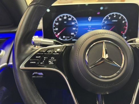Used 2022 Mercedes-Benz S 500 4MATIC w/ AMG Line Package image 17