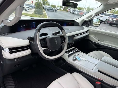 New 2026 Lincoln Navigator Premiere AWD/4WD image 14