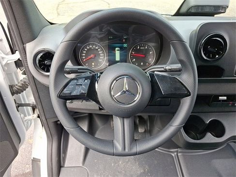 Used 2025 Mercedes-Benz Sprinter 2500 image 17