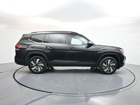 Used 2025 Volkswagen Atlas SE FWD image 8
