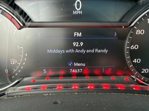 Used 2023 Cadillac XT4 Luxury w/ LPO, Onyx Lite Package FWD image 2