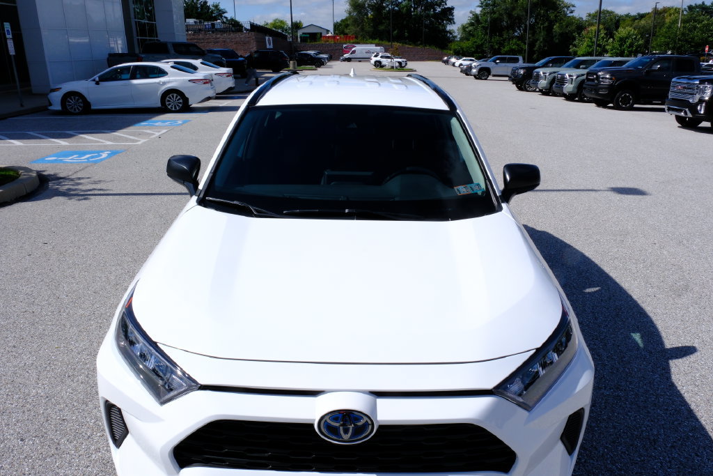 Used 2021 Toyota RAV4 LE AWD/4WD image 9